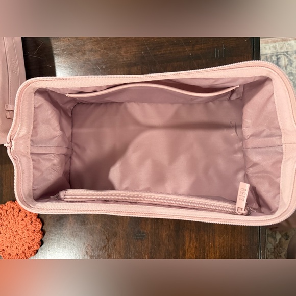 BEIS The Dopp Kit in Atlas Pink - Picture 4 of 4
